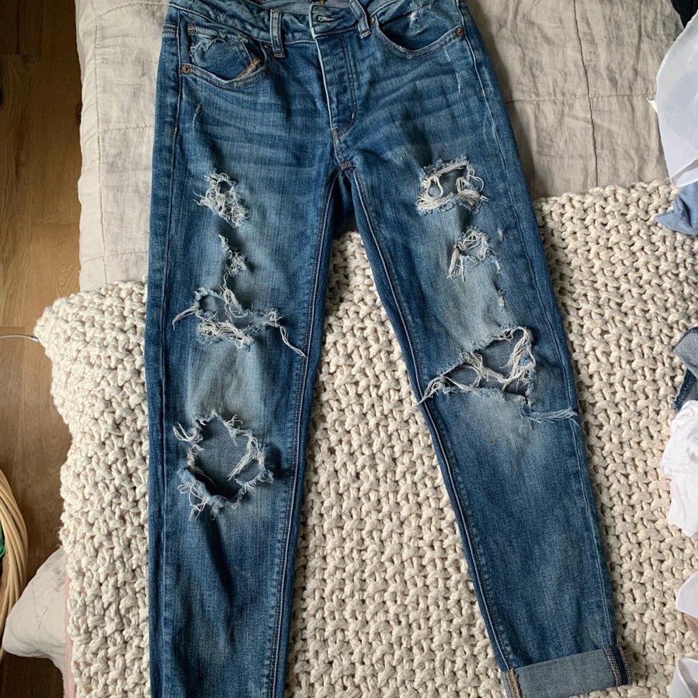 American Eagle ripped dark wash jeans